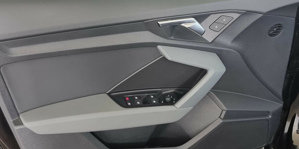 Audi A3 30TFSI limo Navi Leder Digital VIC Kamera LED 66.400 km 21.450 € Garrel 49681