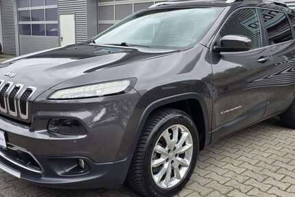 Jeep Cherokee 218.000 km 13.900 € Cloppenburg 49661