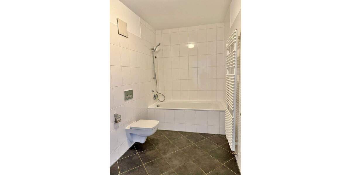 Etagenwohnung Oldenburg Innenstadt - 3 Zimmer, 96 m&sup2;, 1.058&euro; | Angebot:25679027