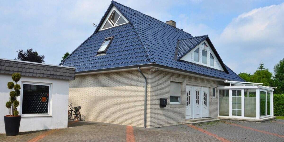 Attraktives Einfamilienhaus auf ruhigem Hintergrundstück mit großem Pool in begehrter Wohnlage! 4 zimmer