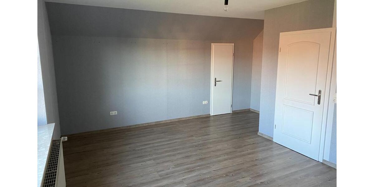 Dachgeschoßwohnung Varel - 3 Zimmer, 101 m&sup2;, 800&euro; | Angebot:25172482