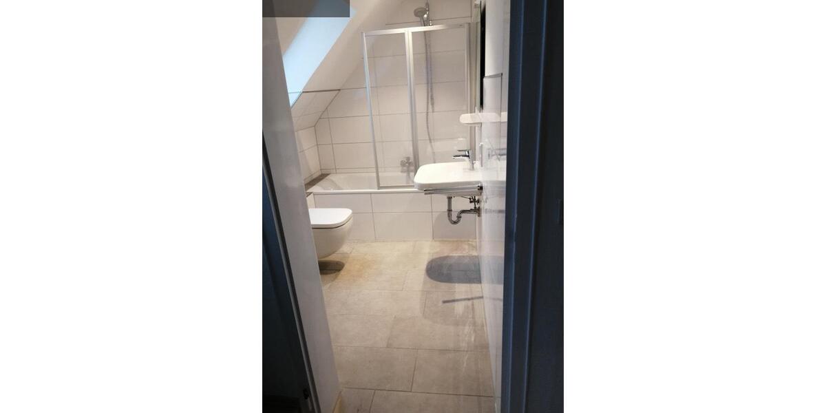 Dachgeschoßwohnung Elsfleth - 5 Zimmer, 171 m&sup2;, 1.085&euro; | Angebot:25904817