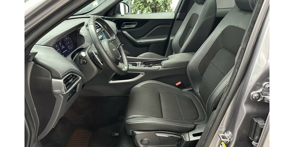 Jaguar F-Pace 3,0 D AWD R-Sport +AHK+Panorama+Navi+Kamera 92.200 km 28.990 € Jaderberg 26349