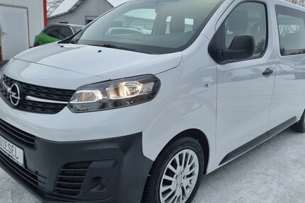 Opel Zafira Life Edition M Vivaro 9-Sitzer Automatik 87.900 km 26.900 &euro; Garrel 49681