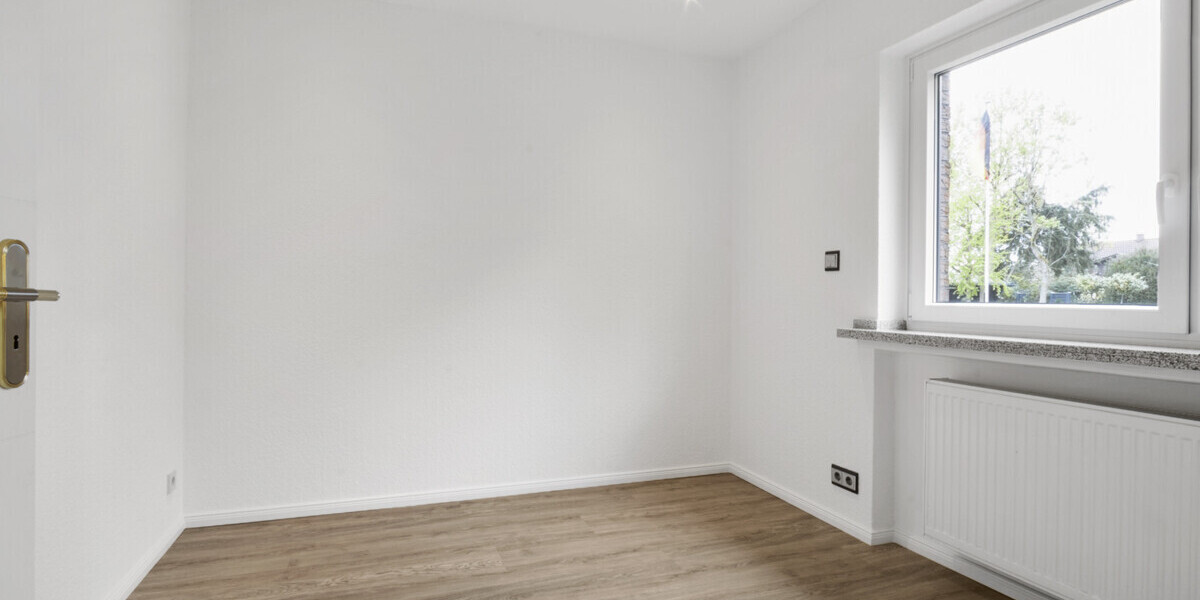 Ganderkesee-Schierbrok Renoviertes Einfamilienhaus in Feldrandlage mit Keller, Garage und EBK - Einfamilienhaus Ganderkesee | Angebot:26366702