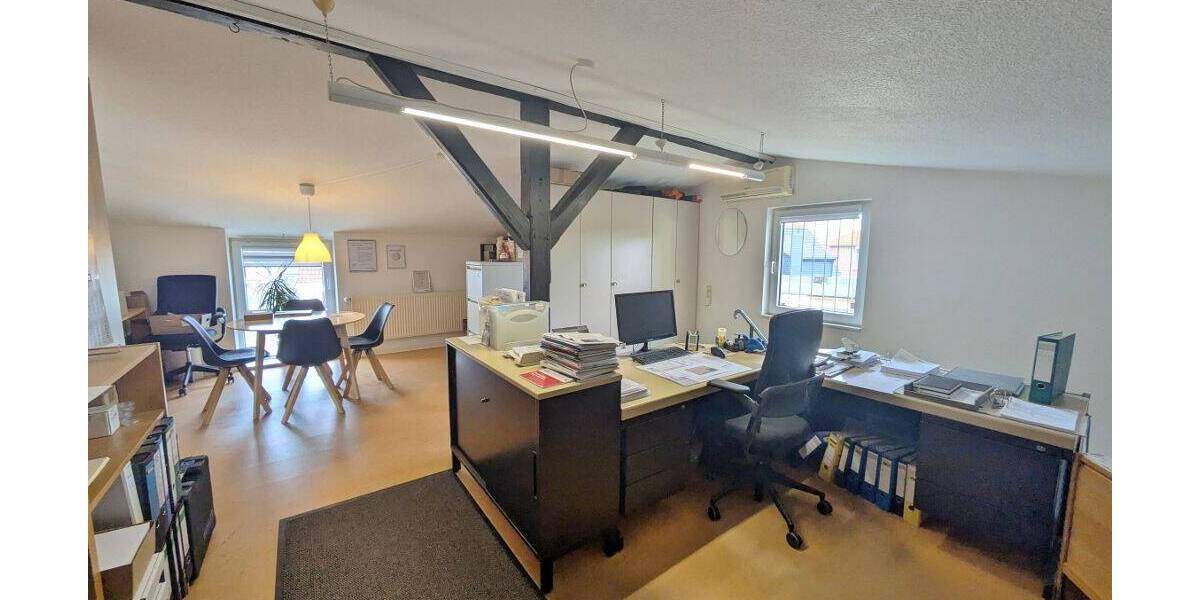 Baugrundstück mit Entwicklungspotential in guter Lage! zimmer