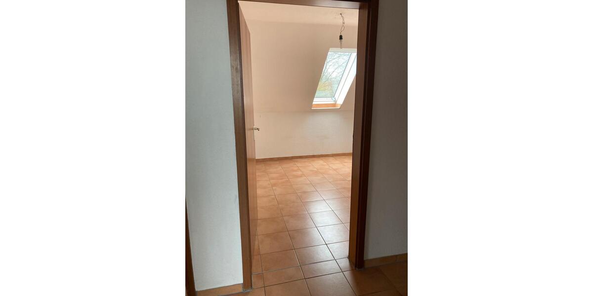 Dachgeschoßwohnung Ganderkesee - 3 Zimmer, 76 m&sup2;, 650&euro; | Angebot:26322893