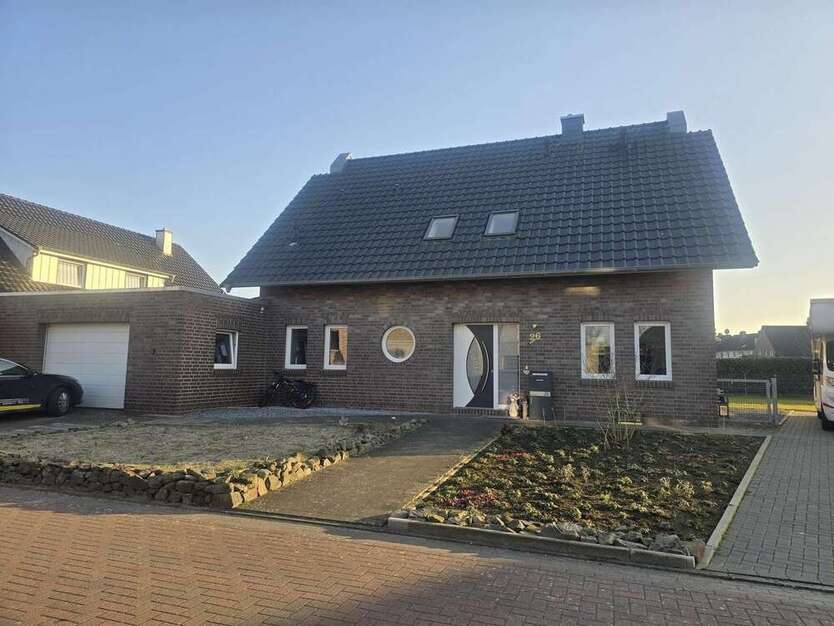 Haus zum Kaufen in Rastede 620.000 € 165 m²