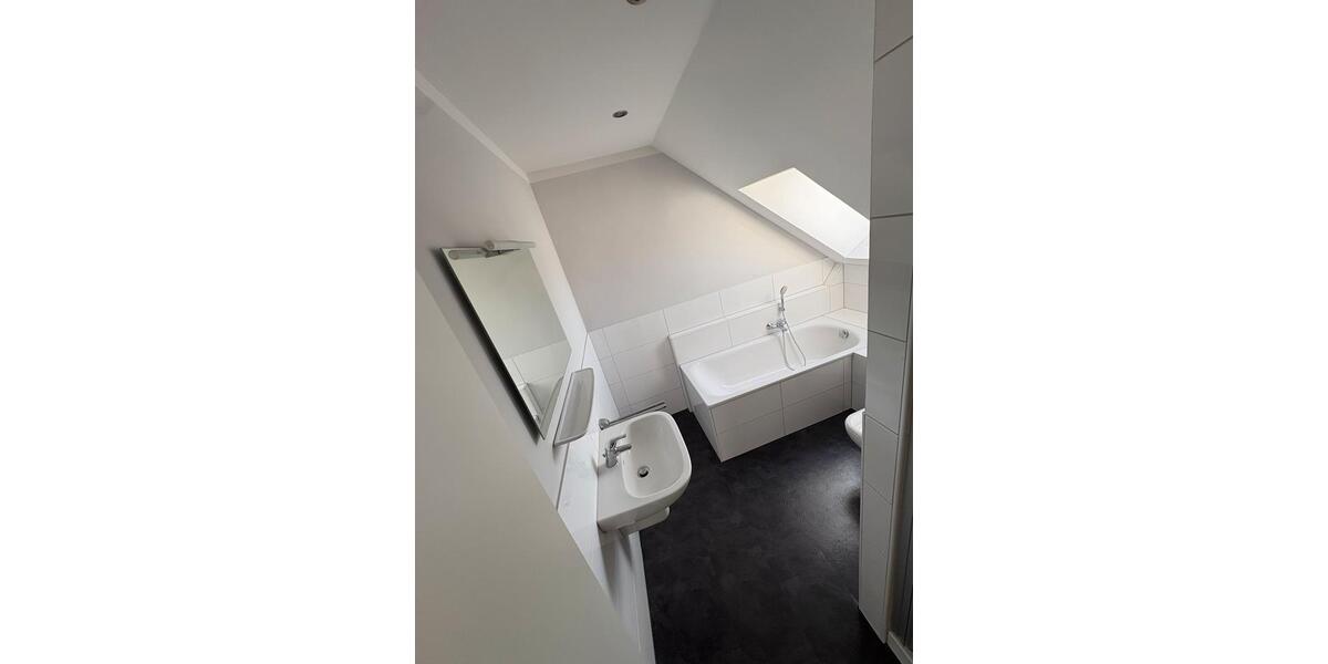 Dachgeschoßwohnung Edewecht - 2 Zimmer, 74 m&sup2;, 650&euro; | Angebot:26038607