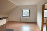 Hude-Wüsting: Geräumige Dachgeschoßwohnung in ruhiger Wohngegend!
