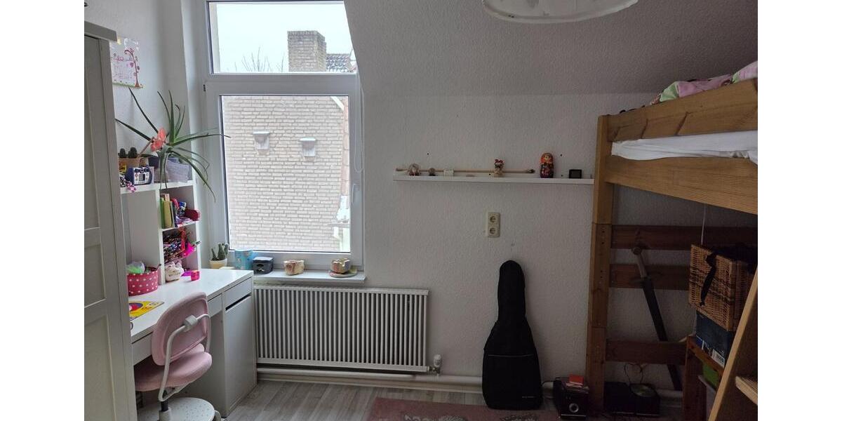 Dachgeschoßwohnung Oldenburg Ziegelhof - 4 Zimmer, 86 m&sup2;, 700&euro; | Angebot:25122116