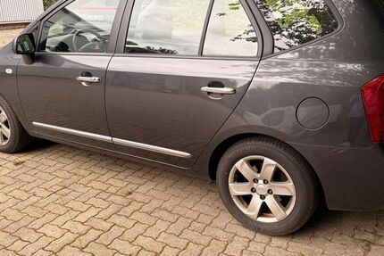 Kia Carens 119.000 km 4.750 &euro; Ganderkesee 27777