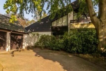 Haus Delmenhorst - 7 Zimmer, 260 m&sup2;, 1.900&euro; | Angebot:25887858