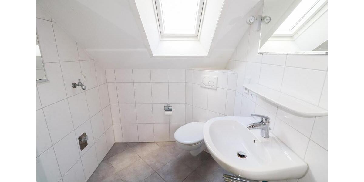 Dachgeschoßwohnung Rastede - 3 Zimmer, 80 m&sup2;, 790&euro; | Angebot:25270681