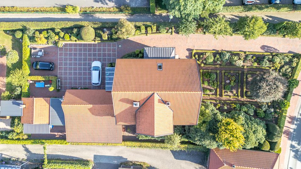 Saniertes, denkmalgeschütztes Wohnhaus mit Garten, Nebengebäuden u. Garage im Herzen von Wiefelstede 8 zimmer