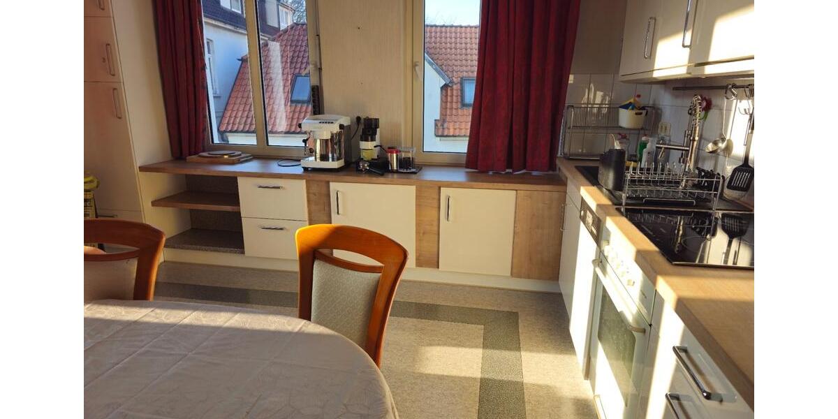 Schön möblierte Wohnung mit Wintergarten, Terrasse und Stellplatz 4 zimmer