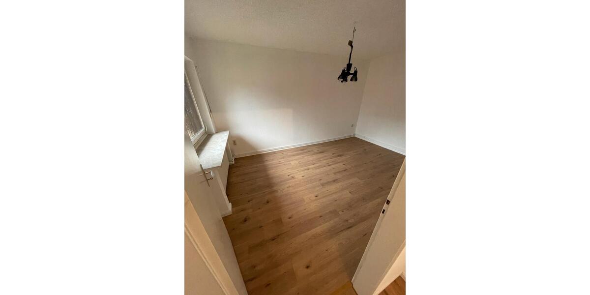 Etagenwohnung Delmenhorst - 5 Zimmer, 120 m&sup2;, 1.250&euro; | Angebot:26632954