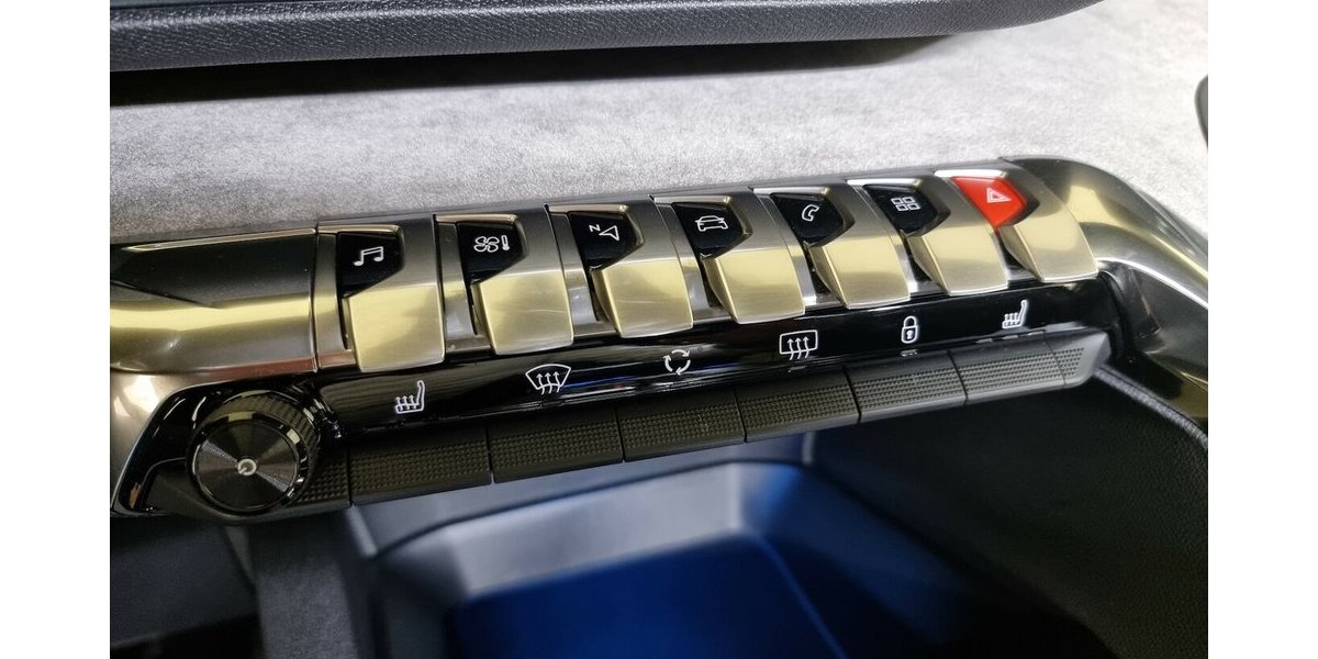 Peugeot 5008 GT LED APP SHZ Kamera Digital Navi 7-Sitzer 47.200 km 25.700 &euro; Garrel 49681