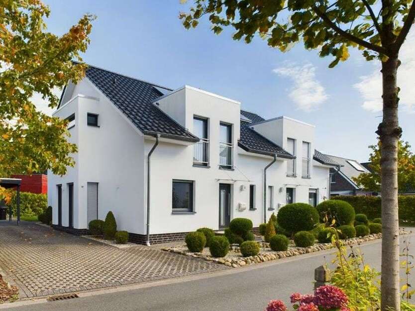 Haus zum Kaufen in Wiefelstede Metjendorf 1.100.000 € 245 m²
