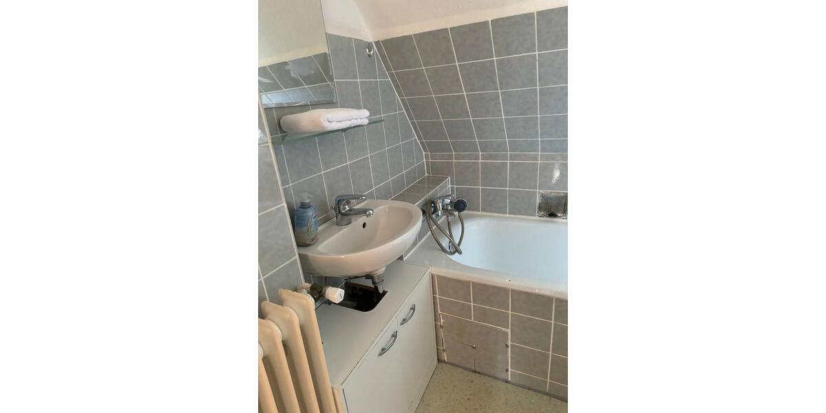 Dachgeschoßwohnung Oldenburg Ziegelhof - 3 Zimmer, 50 m&sup2;, 380&euro; | Angebot:24700955