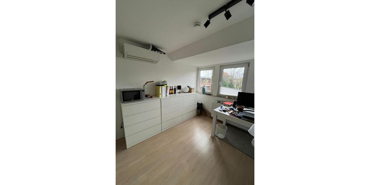 Dachgeschoßwohnung Oldenburg Eversten - 3.5 Zimmer, 82 m&sup2;, 1.500&euro; | Angebot:25633541