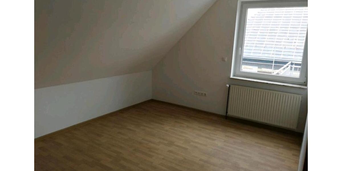 Schöne und geräumige Obergeschosswohnung zu vermieten 4 zimmer
