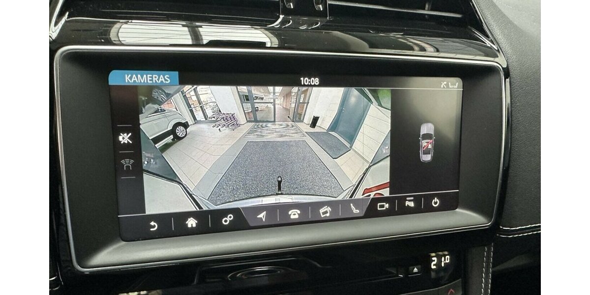 Jaguar F-Pace 3,0 D AWD R-Sport +AHK+Panorama+Navi+Kamera 92.200 km 28.990 € Jaderberg 26349