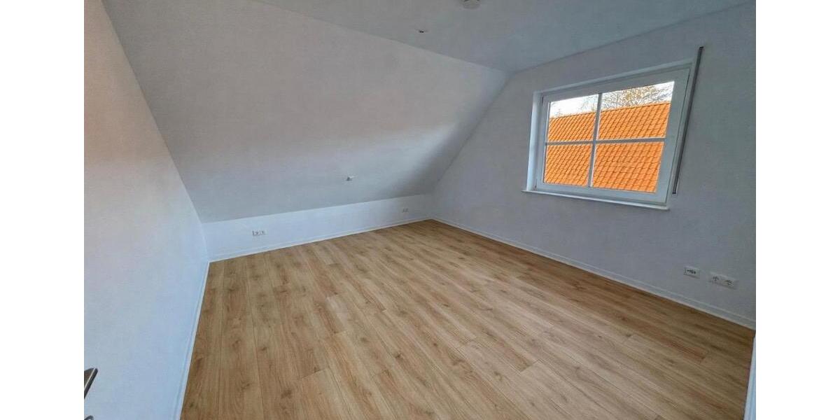 Dachgeschoßwohnung Westerstede - 3 Zimmer, 81 m&sup2;, 995&euro; | Angebot:25637489