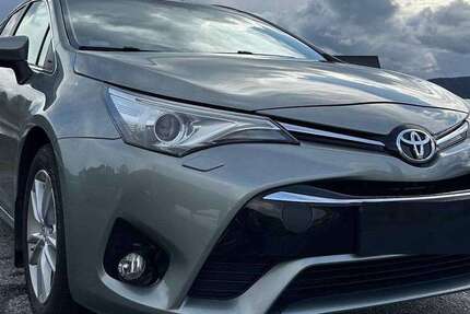 Toyota Avensis 122.200 km 14.590 &euro; Delmenhorst, Stadt 27753